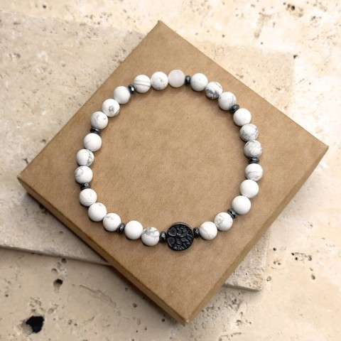 biała bransoletka męska na gumce z kamienia naturalnego howlitu