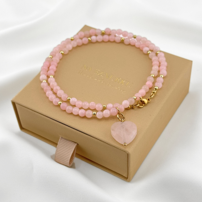 Choker z kamieni naturalnych z zawieszką w kształcie serca różowy