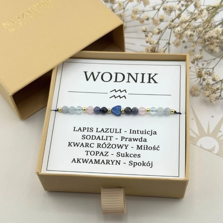 bransoletka zodiakalna dla wodnika na sznurku z serduszkiem z lapis lazuli w pudełku