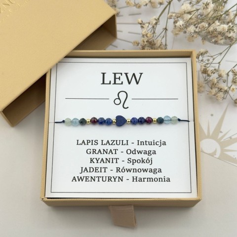 bransoletka zodiakalna na sznurku dla lwa z serduszkiem z lapis lazuli w pudełku
