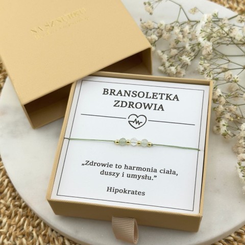 delikatna bransoletka damska trzy kamienie na sznurku