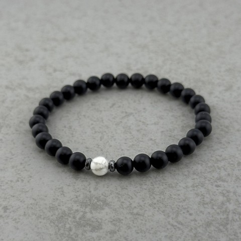 elegancka bransoletka męska z kamienia onyksu howlitu czarna biała klasyczna