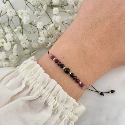 bransoletka zodiakalna dla lwa na sznurku z kamieni naturalnych na ręce