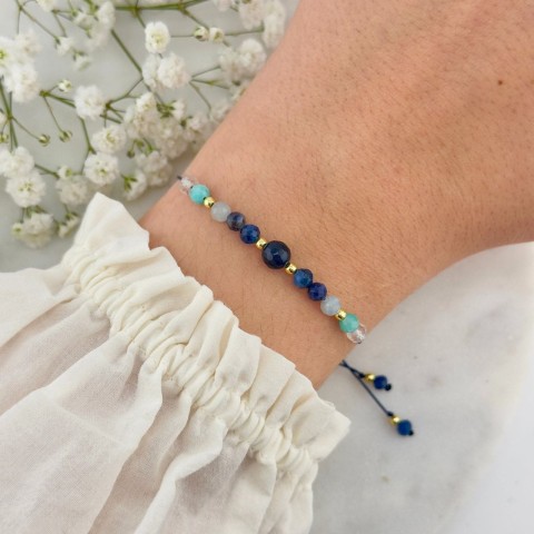 bransoletka zodiakalna dla bliźniąt z agatu sodalitu akwamarynu kryształu górskiego na ręce