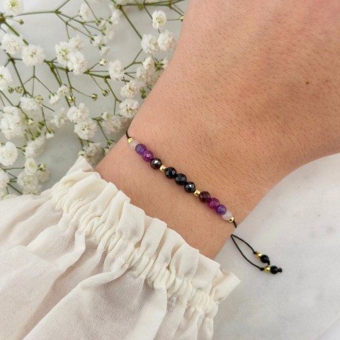 damska bransoletka zodiakalna dla barana z kamieni na ręce z turmalinem