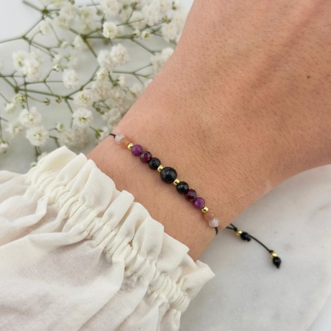 bransoletka zodiakalna dla barana z kamieni naturalnych na sznurku na ręce