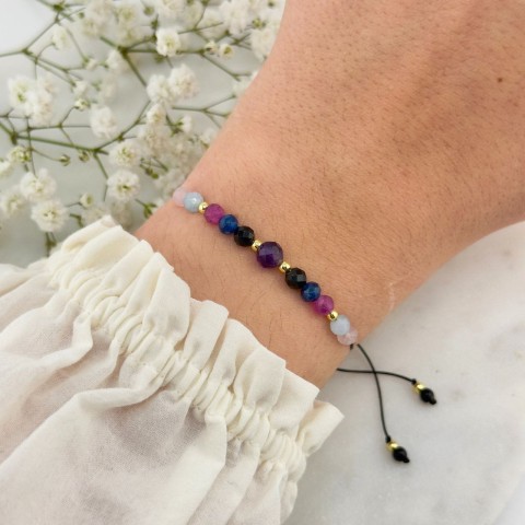 damska bransoletka zodiakalna dla wodnika z kamieni na sznurku nylonowym na ręce