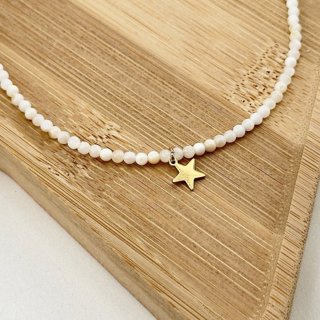 choker damski świąteczny z kamienia masy perłowej z złotą zawieszką gwiazdki ze stali