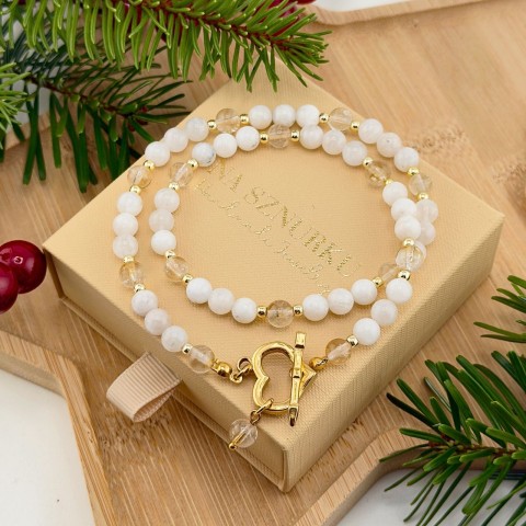 świąteczny naszyjnik z kamienia księżycowego i cytrynu z toggle serce z zawieszką