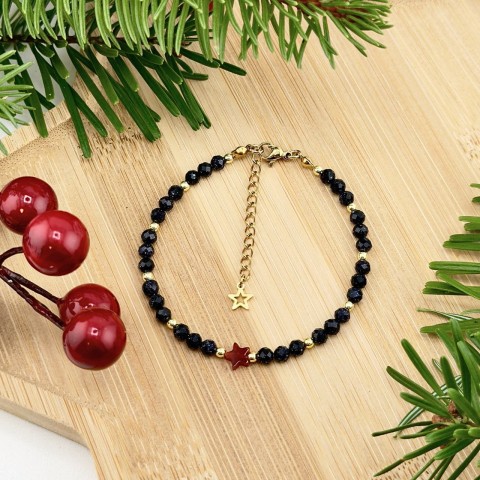 granatowa bransoletka z kamieni z czerwoną gwiazdką z karneolu z zawieszką gwiazdki