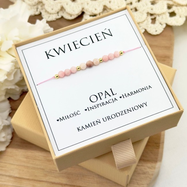 jasnoróżowa bransoletka urodzinowa dla kwietnia z opalu na sznurku