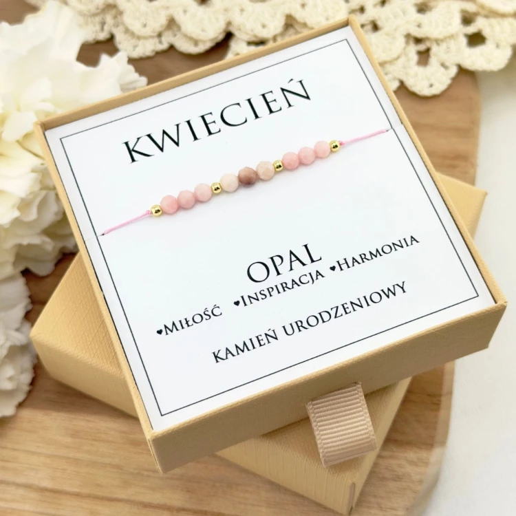 jasnoróżowa bransoletka urodzinowa dla kwietnia z opalu na sznurku
