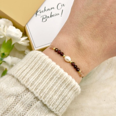 bransoletka na sznurku z perłą granatem kamieniem słonecznym na ręce