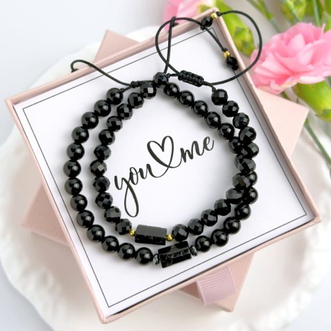 bransoletki dla pary z turmalinu i onyksu na sznurku z dedykacją