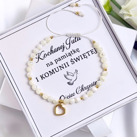 biała bransoletka z kamieni i zawieszką serca dla dziewczynki na komunię
