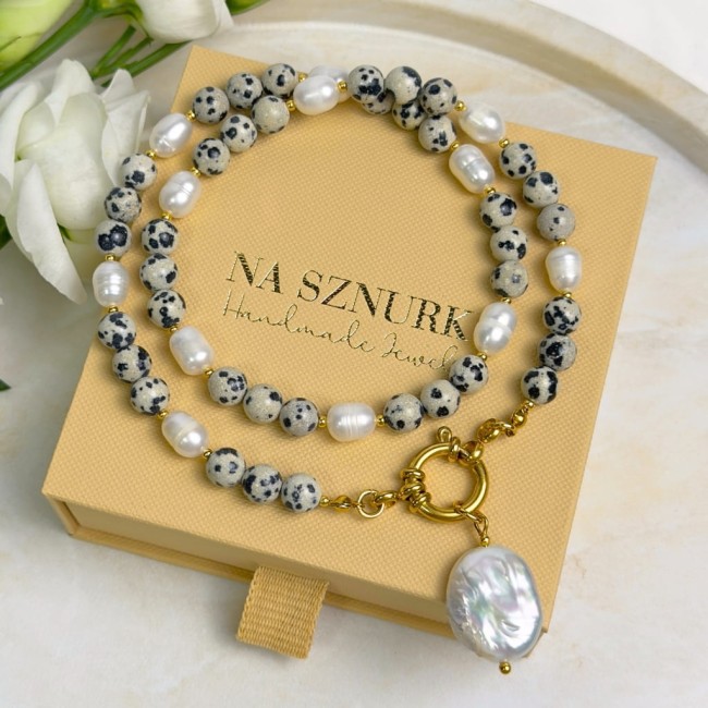 choker z dużych kamieni jaspisu i pereł naturalnych z zawieszką