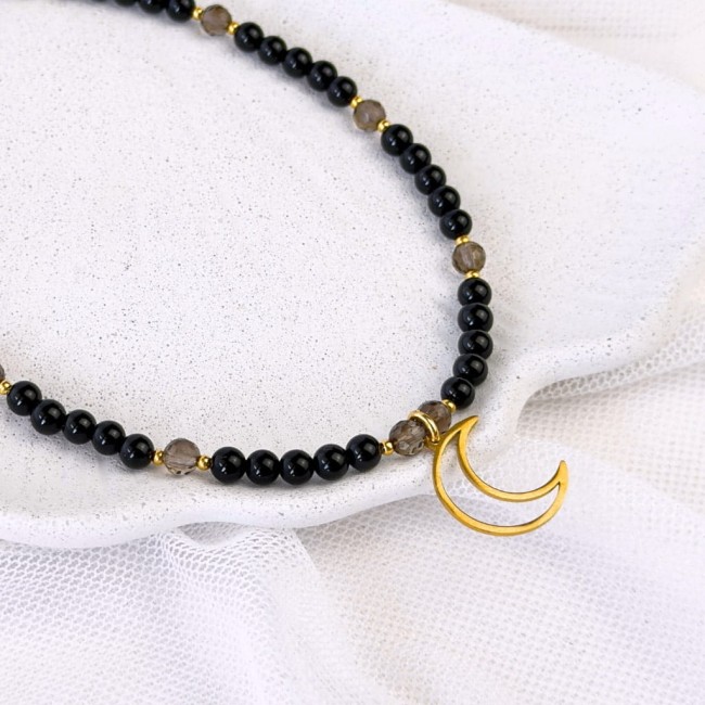 choker z onyksu i kwarcu dymnego ze złotymi kulkami i zawieszką księżyca