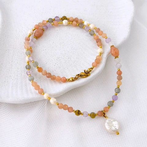 naszyjnik z kamieni naturalnych i pereł z zawieszką perły barokowej