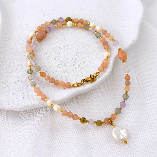 naszyjnik z kamieni naturalnych i pereł z zawieszką perły barokowej