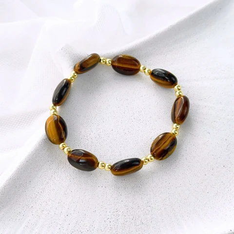 brązowa bransoletka z bryłek tygrysiego oka ze złotymi kulkami