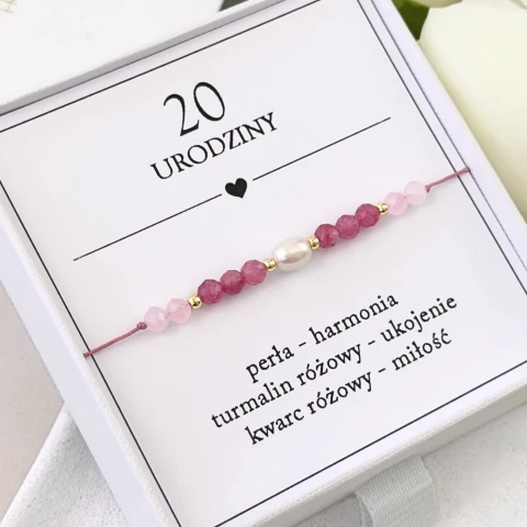 bransoletka urodzinowa z perłą turmalinem na sznurku z dedykacją